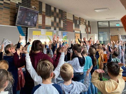 Schüler feiern Weihnachtsgottesdienst