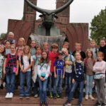 Klassenfahrt Pirmasens, Schulklasse vor dem Brunnen, Foto: Andrea Joosz